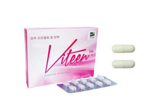 Viteen ไวทีน ขนาดบรรจุ    30 แคปซูล  เลข อย. 13-1-10649-1-0017  วิธีการรับประทาน Viteen (ไวทีน) วันละ 1 ครั้ง ครั้งละ 2 เม็ด พร้อมอาหาร หรือรับประทานพร้อมกับวิตามินซี  Glutathione         100  mg. Marine Collagen   250  mg. Vitamin C              55   mg. Tomato Extract     20   mg.  ประโยชน์ของกลูตาไธโอน(Glutathione) 1.ช่วยปรับสภาพผิวที่จุดอับ จุดหมองคล้ำ ทั้งในและนอกร่มผ้าให้ขาวใสอมชมพูอย่างเป็นธรรมชาติ 2.ช่วยให้ผิวหน้าและผิวกายค่อยๆขาวใสขึ้น 3.ช่วยรักษาฝ้า กระ และจุดด่างดำจากสิวให้จางลง 4.ช่วยให้มีผิวพรรณที่ดูสดใสมีสุขภาพดีไม่โทรม 5.ช่วยเสริมสร้างระบบภูมิคุ้มกันในร่างกาย(Immune Booster) 6.ช่วยกำจัดสารพิษออกจากตับ(Detoxification) 7.ช่วยต้านอนุมูลอิสระ(Antioxidant)  ประโยชน์   Collagen 1.มีขนาดโมเลกุลที่เล็กมากและสม่ำเสมอ ส่งผลให้ดูดซึมและนำไปใช้ได้เร็วที่สุด 2.ป้องกันปัญหาริ้วรอยและร่องลึก  3.กักเก็บความชุ่มชื้นสำหรับผิว 4.เสริมโคคิวเท็น เพื่อป้องกันอนุมูลอิสระที่ทำลายผิว 5.เสริมวิตามินซี เพื่อการสร้างคอลลาเจนที่ดียิ่งขึ้น  ประโยชน์ Vitamin C 1. ป้องกันโรคหวัดและเสริมภูมิต้านทานให้แข็งแรง 2. ช่วยเสริมสร้างคอลลาเจน และอิลาสตินให้แข็งแรง 3. ช่วยต้านอนุมูลอิสระจากมลพิษในอากาศและอาหารบางชนิด 4. ป้องกันโรคโลหิตจาง โดย Vitamin C จะช่วยการดูดซึมธาตุเหล็กได้ดี  ประโยชน์ มะเขือเทศ "ไลโคปิน" (lycopene)  มีสรรพคุณเป็นแอนตี้ออกซิแด้นท์ประสิทธิภาพสูง ดูแลผิวพรรณให้เปล่งปลั่ง สดใส แลดูผิวสุขภาพดี ที่สำคัญคือช่วยปกป้องคุณจากแสงแดด  คำเตือน เด็กและสตรีมีครรภ์ไม่ควรรับประทาน ควรรับประทานอาหารให้ครบ 5 หมู่ ไม่มีผลในการป้องกันหรือรักษาโรค   ผลลัพธ์ที่ได้อาจแตกต่างกันในแต่ละบุคคล