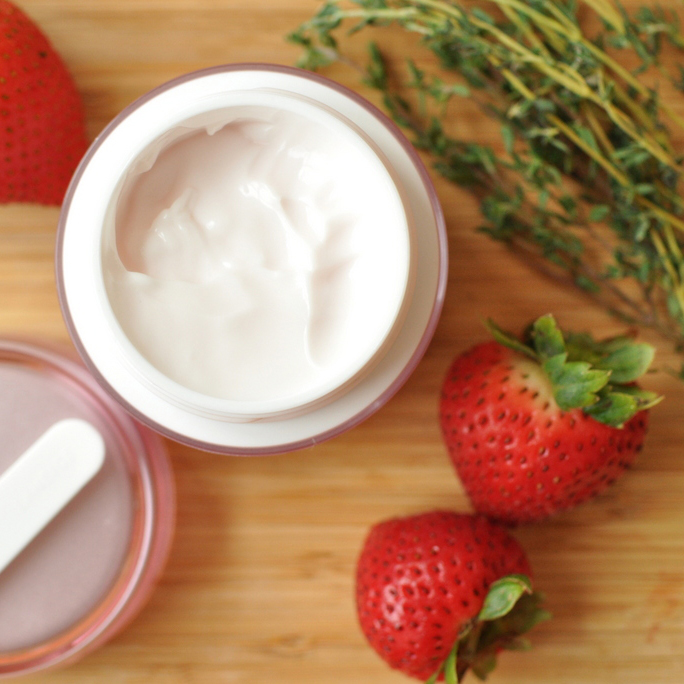 Laneige, Laneige Multiberry Yogurt Repair Pack รีวิว, Laneige Multiberry Yogurt Repair Pack ราคา, Laneige Multiberry Yogurt Repair Pack 20 ml., Laneige Multiberry Yogurt Repair Pack 20 ml. มาส์กโยเกิร์ต อุดมไปด้วยวิตามินและแร่ธาตุ ช่วยเติมความชุ่มชื้นให้ผิว ปรับสีผิวให้ขาวกระจ่างใส แลดูเรียบเนียนและนุ่มขึ้น