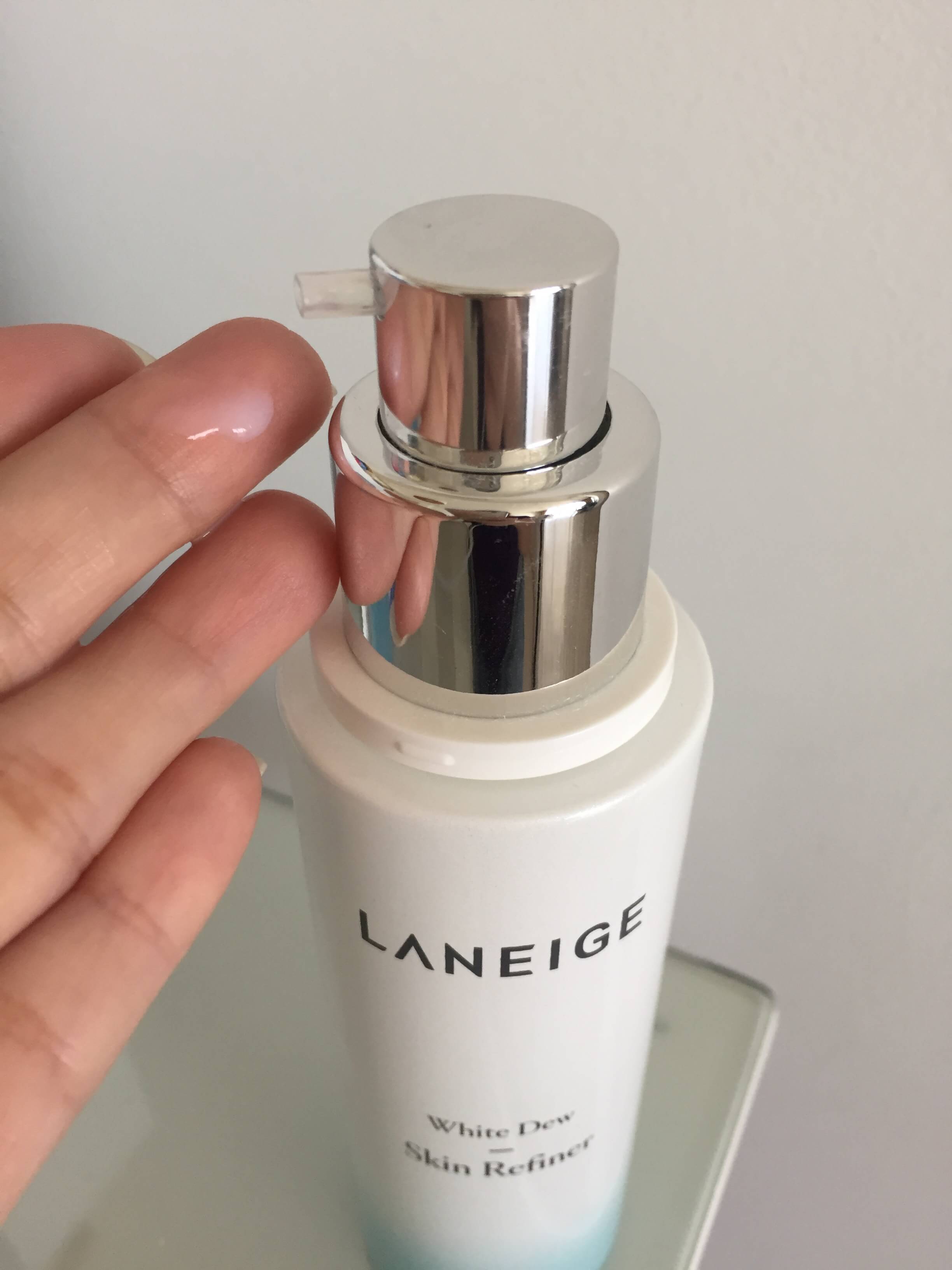 Laneige WHITE DEW Skin Refiner 120 ml.  หยดประกายสว่างใสใส่จุดด่างดำ ลดเลือนผิวหมองคล้ำ ให้เจิดจรัสดุจน้ำค้างด้วยกลุ่มผลิตภัณฑ์ LANEIGE White Dew!