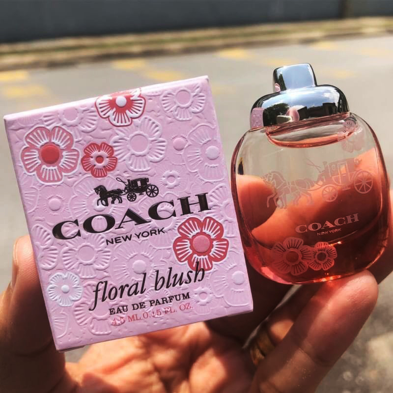 Coach, Coach New York Floral Blush, Coach New York Floral Blush Eau De Parfum, Coach New York Floral Blush Eau De Parfum à¸£à¸µà¸§à¸´à¸§, Coach New York Floral Blush Eau De Parfum à¸£à¸²à¸à¸², Coach New York Floral Blush Eau De Parfum 4.5 ml. à¸à¸¥à¸´à¹à¸à¸—à¸µà¹à¸ªà¸°à¸—à¹à¸­à¸à¸à¸§à¸²à¸¡à¸£à¹à¸²à¹€à¸£à¸´à¸ à¹à¸¥à¸°à¹à¸£à¹à¸¡à¸à¸•à¸´à¸ à¸­à¹à¸­à¸à¹à¸¢à¸ à¸à¹à¸­à¸à¸à¸¥à¸²à¸¢ à¸ªà¸±à¸¡à¸à¸±à¸ªà¹à¸”à¹à¸–à¸¶à¸à¸à¸§à¸²à¸¡à¹€à¸à¹à¸à¸à¸¹à¹à¸«à¸à¸´à¸à¸—à¸µà¹à¸à¹à¸²à¸—à¸°à¸à¸¸à¸–à¸à¸­à¸¡ 