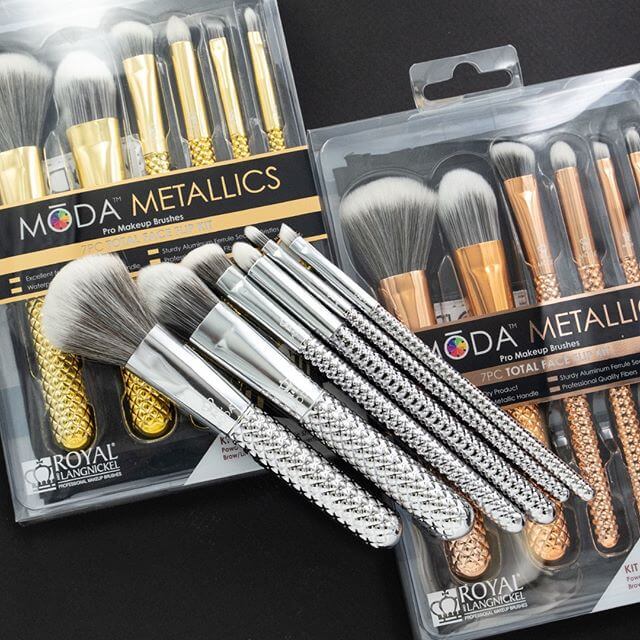 MODA Makeup Brushes Metallics Rose Gold Total Face Kit 6 pcs.   แปรงรุ่นนี้เหล่าบล็อกเกอร์ฝั่งแคลิฟอร์เนียเทใจให้มากที่สุด