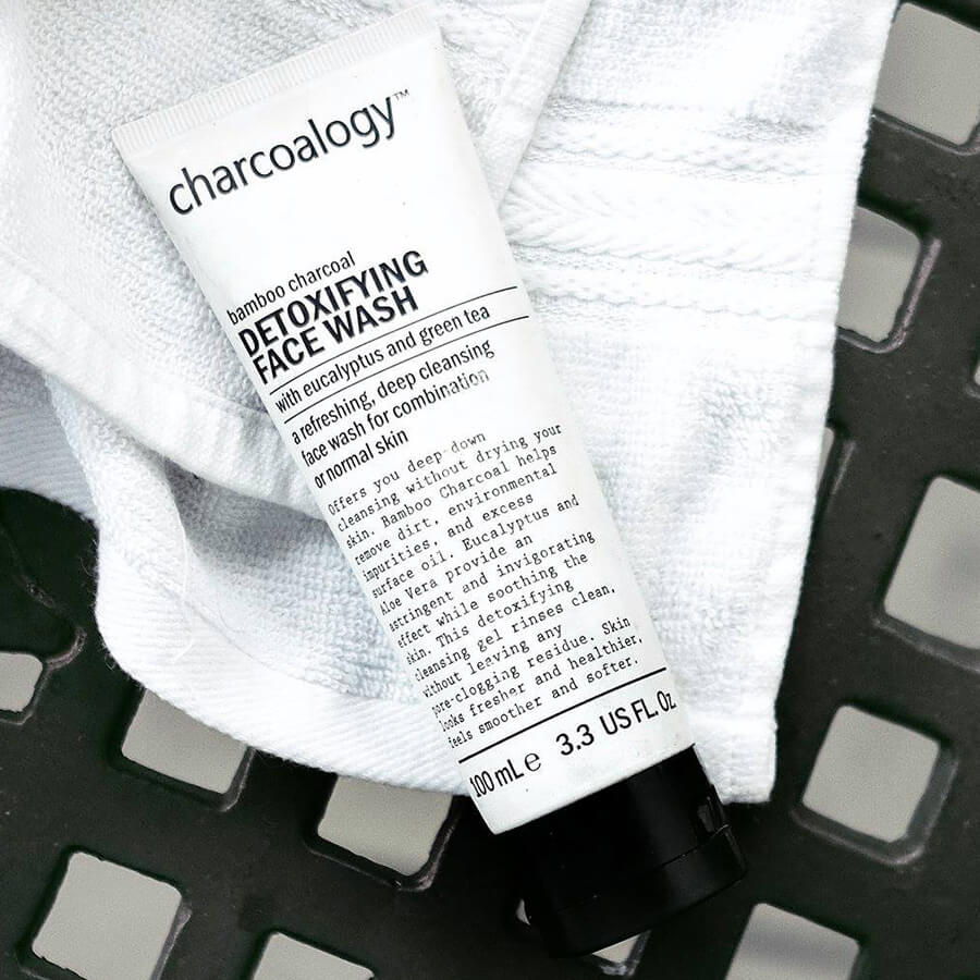 charcoalogy detoxifying face wash