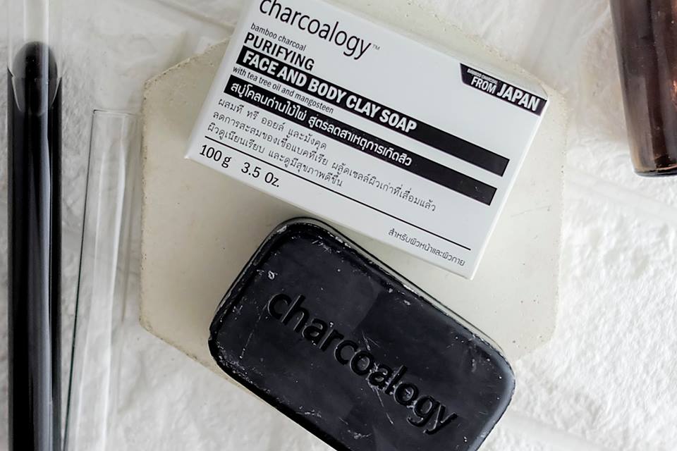 Charcoalogy Bamboo Charcoal Purifying Face and Body Clay Soap 100g สบู่ถ่านไม้ไผ่ สูตรลดสาเหตุการเกิดสิว ทำความสะอาดผิวหน้าและผิวกาย ผสมทีทรีออยล์ ดินขาวและมังคุด