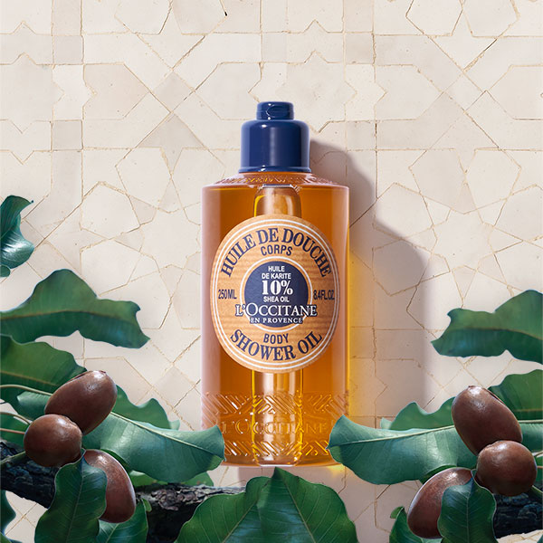 L'occitane Shea Butter Limited Edition Shower Oil  ปลุกความชุ่มฉ่ำด้วยชาวเวอร์เจลแสนหอมหรูหรา เนียนนุ่ม หอมดุจสวนดอกไม้ที่เบ่งบานสะพรั่งของโพรวองซ์   น้ำมันดอกทานตะวัน Shea Fabulous ที่พัฒนาขึ้นด้วยไขมัน Shea Oil 10% ช่วยทำความสะอาดร่างกาย ให้ผิวรู้สึกอ่อนนุ่มและนุ่มนวลยิ่งขึ้น พร้อมกลิ่นหอมอ่อนโยนของน้ำหอมที่จะทำให้คุณผ่อนคลายขณะอาบน้ำ