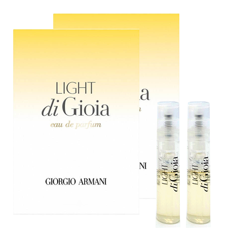 LIGHT DI GIOIA Eau de Parfum น้ำหอมในคอลเล็คชั่น Acqua di Gioia LIGHT DI GIOIA เชื่อมโยงธรรมชาติเกี่ยวกับ "แสง" ให้กลิ่นหอมสดชื่นของไซตรัสและความเย็น พร้อมกับความหอมเน้นๆของดอกไม้ ในช่วงระหว่างพัฒนาน้ำหอมนั้น แสงแดดถูกพรรณาดั่งดอกไม้ขาวบนกลิ่นโน๊ตไม้ที่อ่อนโยนและมีค่า พร้อมกับกลิ่นครีมของมัสค์ LIGHT DI GIOIA เป็นแสงสีเหลืองอ่อนและเรืองแสง บอบบางและเปล่งประกาย ให้กลิ่นหอมและบางเบาในเวลาเดียวกัน ความสดใสของแสงอาทิตย์สะท้อนถึงวัตถุดิบอย่างมะกรูดที่ให้กลิ่นไซตรัสหอมสดชื่น กลิ่นระดับกลางประกอบด้วยดอกมะลิ (jasmine absolute) ผสมกับกลิ่นครีมของดอกพุด ต่อเนื่องไม่ติดขัดกับกลิ่นมัสค์และกลิ่นโน๊ตไม้ในกลิ่นระดับกลาง Top Notes : Bergamot essence Middle Notes : jasmine absolute, gardenia Bottom Notes : white musk, precious woods