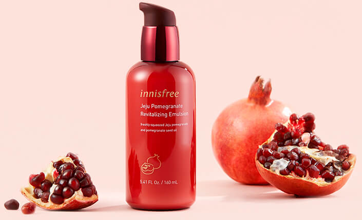 Innisfree Jeju Pomegranate Revitalizing Emulsion 15 ml  อิมัลชันทับทิมสูตรน้ำทับทิมและน้ำมันเมล็ดทับทิมจากเชจูที่สร้างเกราะป้องกันความชุ่มชื้นและช่วยรักษาความชุ่มชื้นให้กับผิว