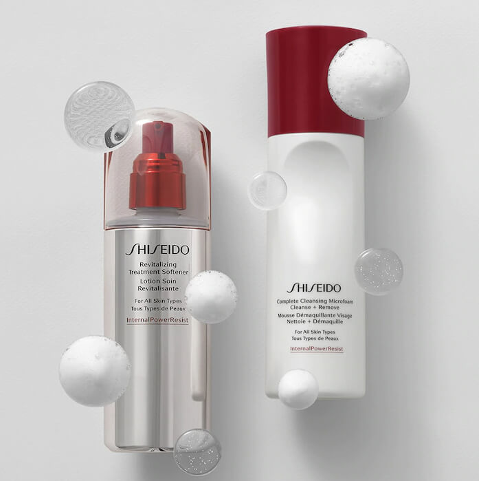 Shiseido Revitalizing Treatment Softener Lotion Soin Revitalisant 75 ml โลชั่นที่ซึมซาบสู่ผิวได้อย่างรวดเร็ว เสมือนมีม่านบางๆ เนียนนุ่มเคลือบปกป้องผิว ให้ผิวยืดหยุ่น ชุ่มชื้น แน่นกระชับ ปราศจากริ้วรอยเส้นบาง ต่อต้านสัญญาณความร่วงโรยผิว ปรับสมดุลผิว พร้อมกระตุ้นการผลิตความชุ่มชื้น