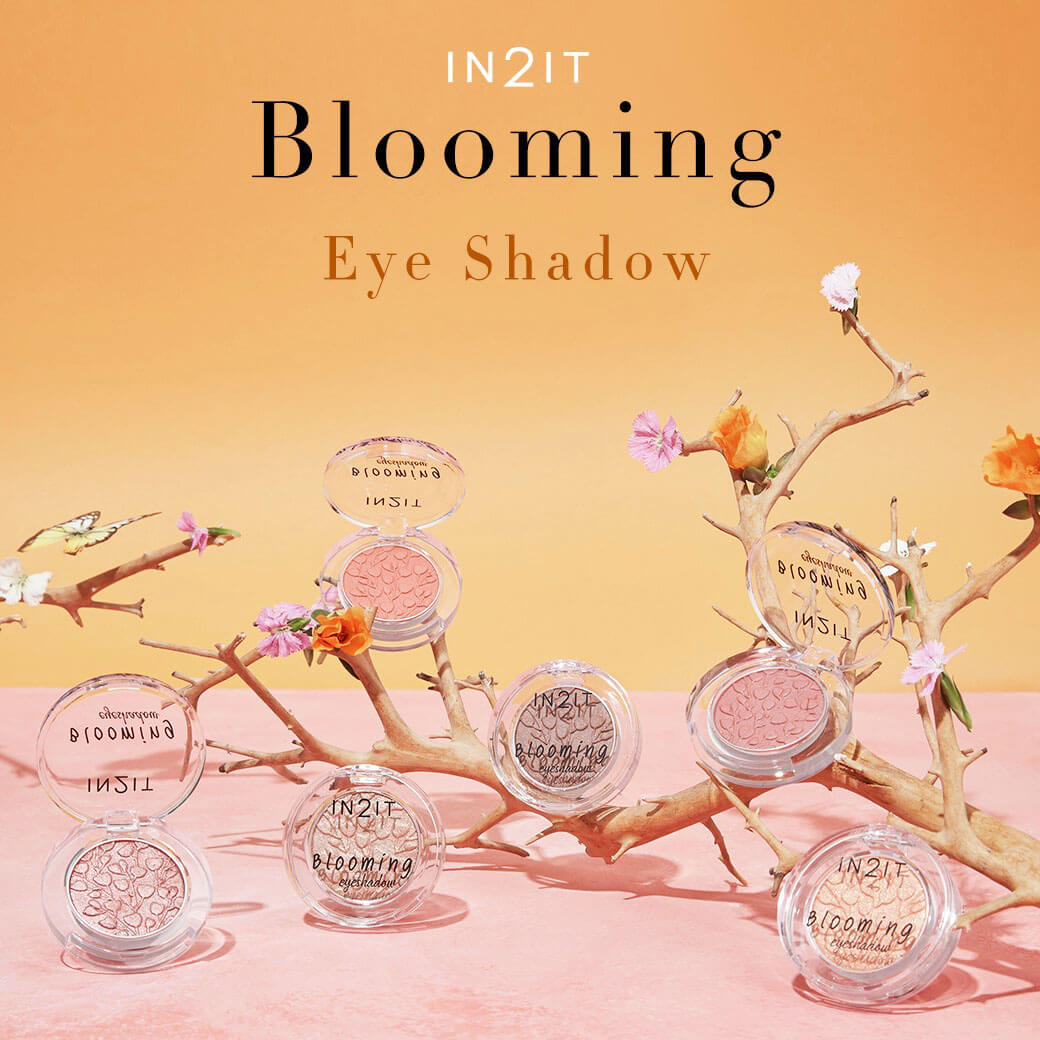 IN2IT Blooming Eye Shadow  #สวยปังพลังดอกไม้ น้องใหม่ IN2IT Blooming Collection เติมสีสันให้ดวงตาคู่สวยด้วย อายแชโดว์ 12 สี   ทั้งเนื้อมุกและแมตท์ มาพร้อมเทคโนโลยี Front Injection ให้ความรู้สึกโปร่ง บางเบาแต่ติดทนดูธรรมชาติ พร้อมสารบำรุงจากดอกไม้ Damask Rose Extract ให้ผิวชุ่มชื้น