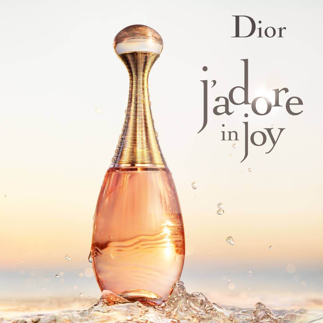 Dior Jadore In Joy EDT J'adore In Joy กลิ่นแห่งความสุขสนุกสนานที่จะทำให้คุณกระโดดโลดเต้นอยู่ในห้วงแห่งความสุขที่เต็มเปี่ยมไปด้วยความรักที่เต็มหัวใจ! ฟรองซัวส์ เดอมาชี ผู้สร้างสรรค์น้ำหอมให้กับ Dior ได้สร้างสรรค์ผลงานชิ้นนี้ออกมาได้อย่างแยบยลและคมคาย ในขณะเดียวกันก็มีความคลาสสิคและน่าตื่นตาตื่นใจ… 