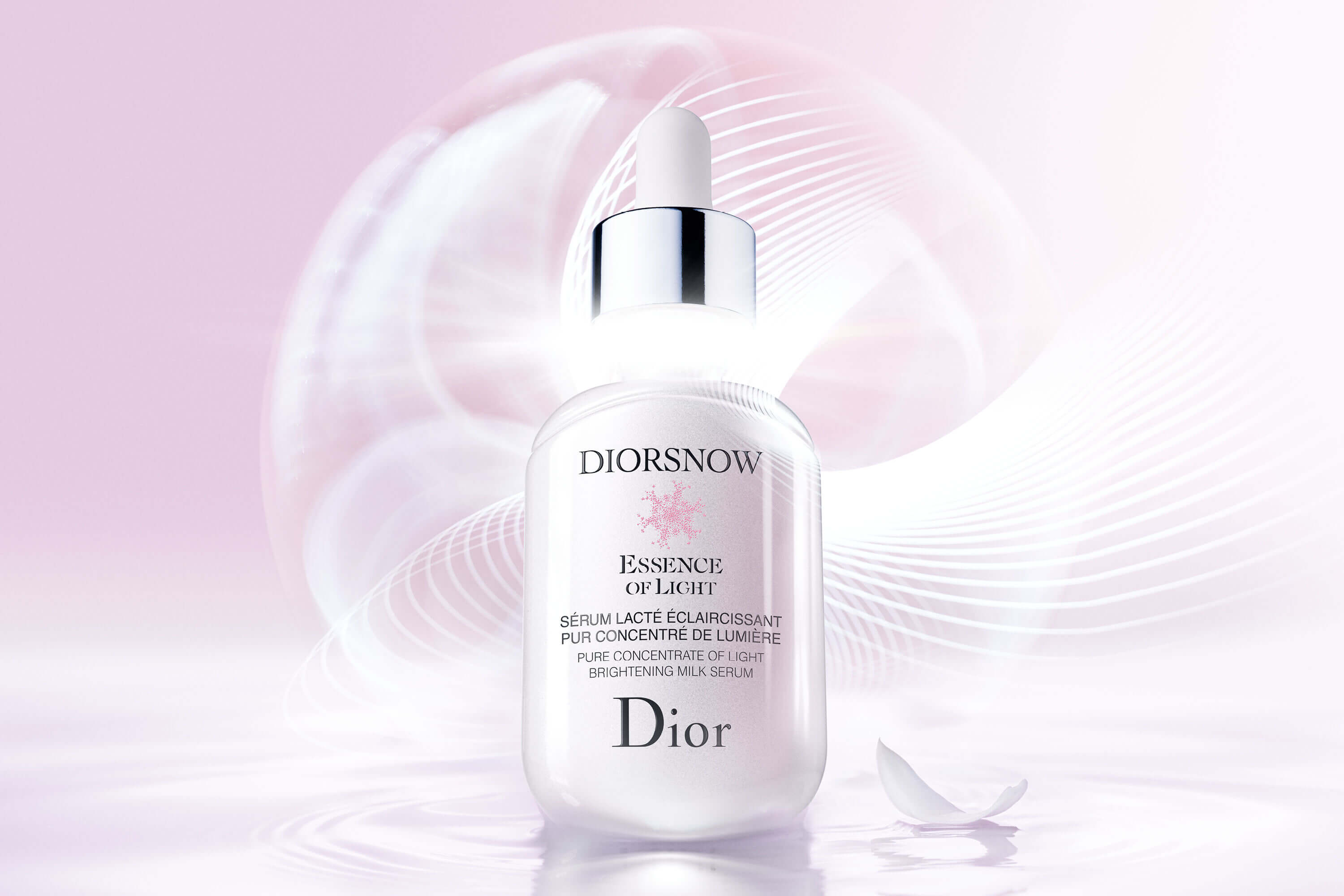 Dior Snow Essence of Light Pure Concentrate of Light Brightening Milk Serum เซรั่มสูตรใหม่ที่เหมาะสำหรับผิวของสาวเอเชียโดยเฉพาะ Dior ได้คิดค้นเซรั่มสูตรใหม่ที่ทรงประสิทธิภาพในการฟื้นฟูผิวของสาวเอเชียได้อย่างล้ำลึก โดยจะช่วยปรับผิวให้กระจ่างใส เนียนเรียบ และมีสุขภาพดีขึ้น 