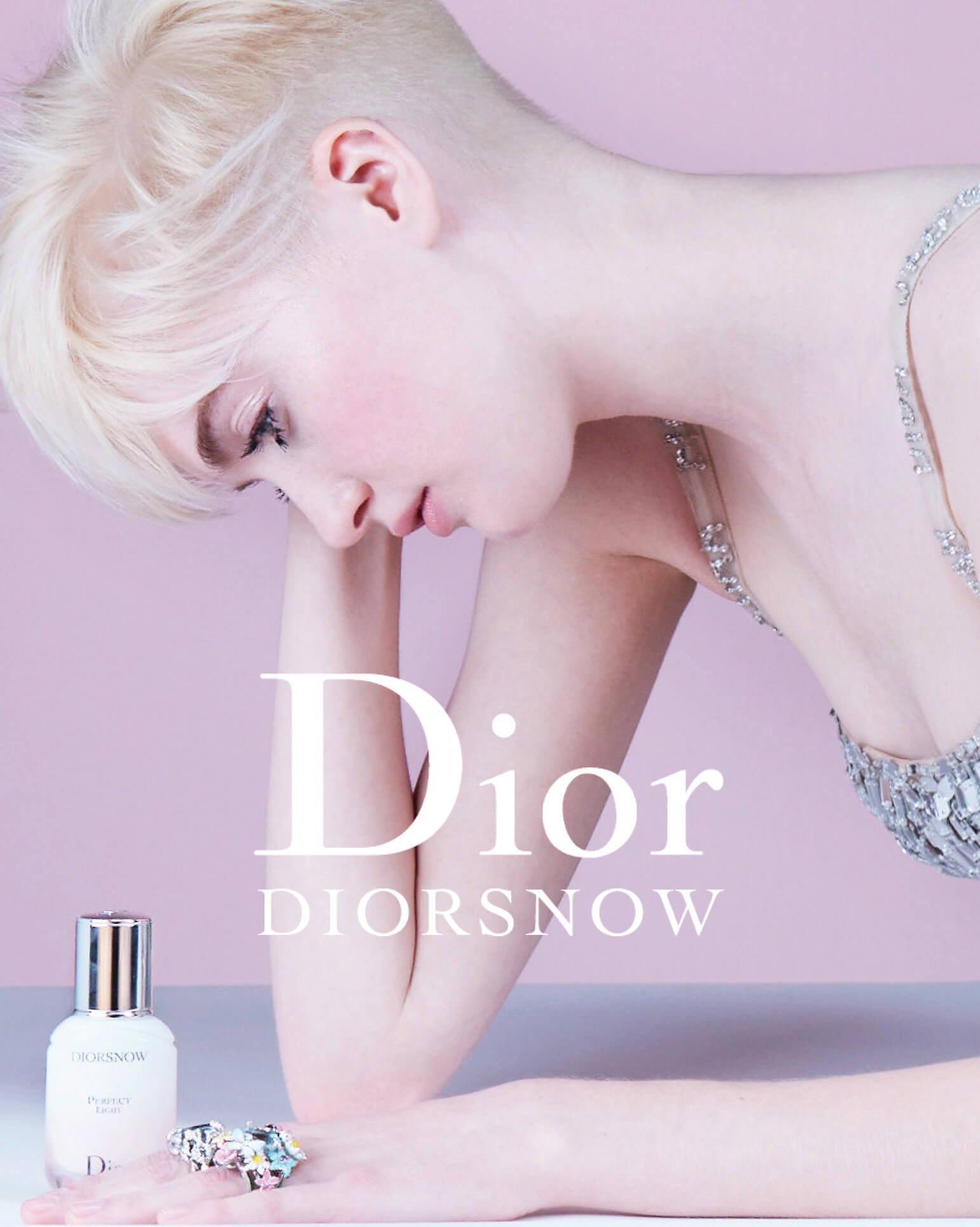 Dior Snow Perfect Light - Skin-Perfecting Liquid Light SPF25+ PA ++ มัลติทาสกิ้งลิควิดไลท์ที่ดูแลและปรับสภาพผิวให้สวย เพื่อปกป้องและยืดอายุความกระจ่างใสของผิวให้ยาวนาน ประกอบด้วยฟิลเตอร์ UVA และ UVB สำหรับปกป้องทุกวัน