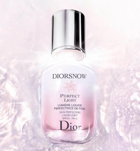 Dior Snow Essence of Light Pure Concentrate of Light Brightening Milk Serum เนื้อเซรั่มสีขมพู บางเบา ซึมง่าย ช่วยเบลอความไม่สมบูรณ์และเพิ่มแสงธรรมชาติให้กับผิวของคุณ