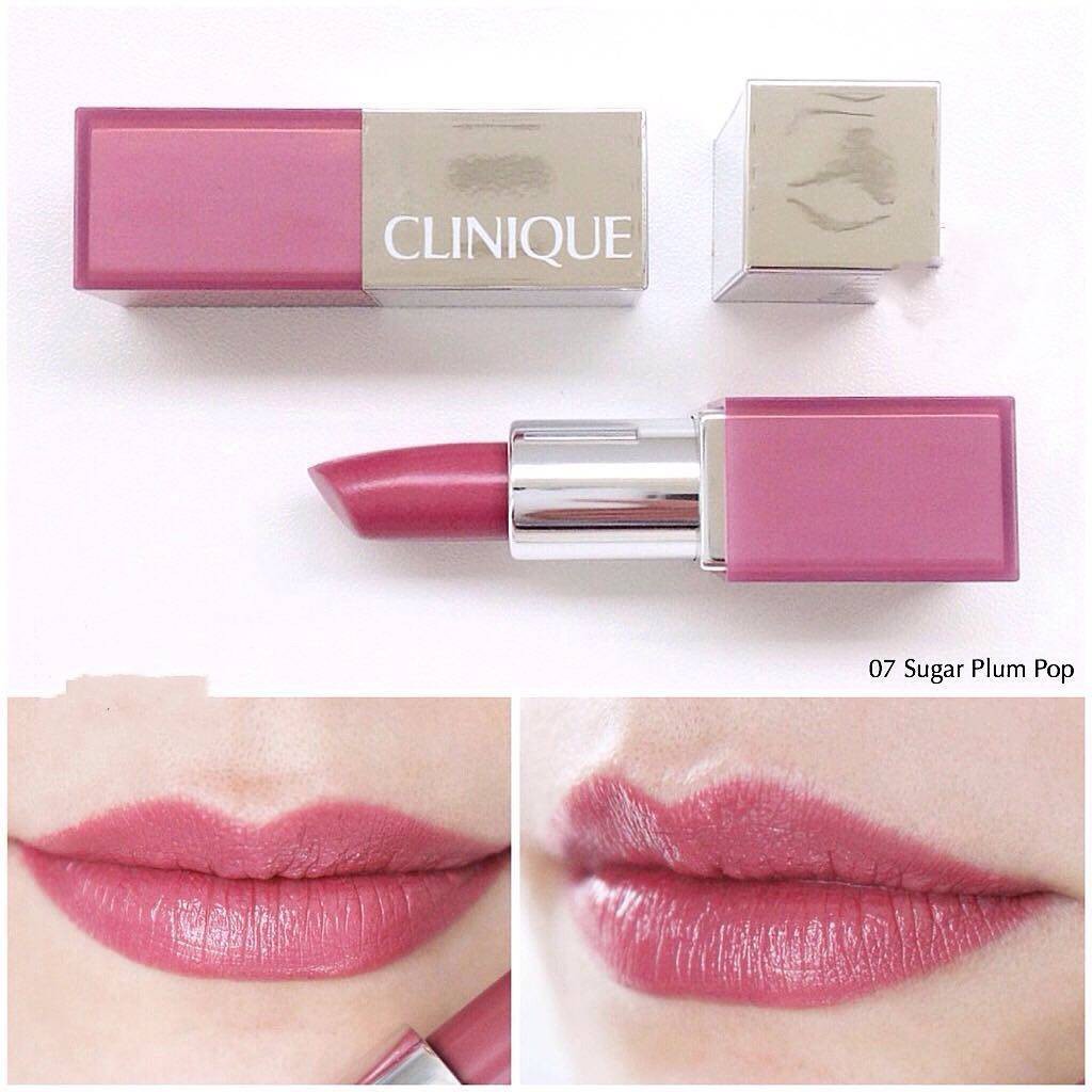 Clinique Pop Lip Colour + Primer 2.3g สี Plum  Pop ลิปสติกสีสวยโดนใจ คมชัด ริมฝีปากเรียบเนียนในแท่งเดียวเผยริมฝีปากนุ่มและอวบอิ่ม ส่วนผสมที่มีความชุ่มชื่น ให้ปากดูสวย สุขภาพดี ไม่ทำให้ริมปากแห้ง และยังช่วยให้สีของลิปสติกไม่ซีดจางและติดทนยาวนาน