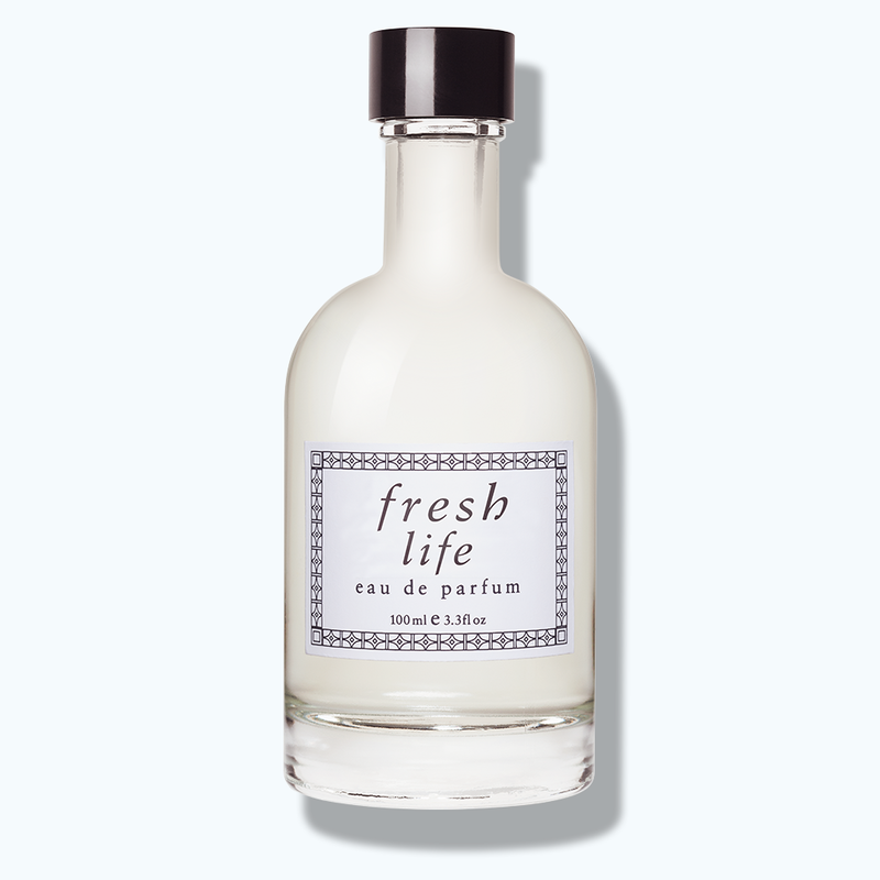 Fresh Life Eau de Parfum 10 ml น้ำหอมที่มีกลิ่นซิตรัสแสนสดชื่นที่โดดเด่น ได้รับแรงบันดาลใจมาจากกลิ่นหอมหวานของอากาศในยามเช้า พระอาทิตย์เจิดจ้า และสายน้ำอันนุ่มนวล
