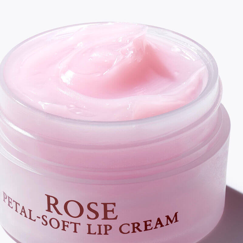 Fresh Rose Petal-Soft Lip Cream 10 g  ลิปบาล์มผสานส่วนผสมจากกุหลาบเพิ่มความชุ่มชื้นได้ล้ำลึก เปลี่ยนเรียวปากที่แห้งเป็นขุยให้กลับมาแลดูนุ่มเนียน อวบอิ่ม สุขภาพดี