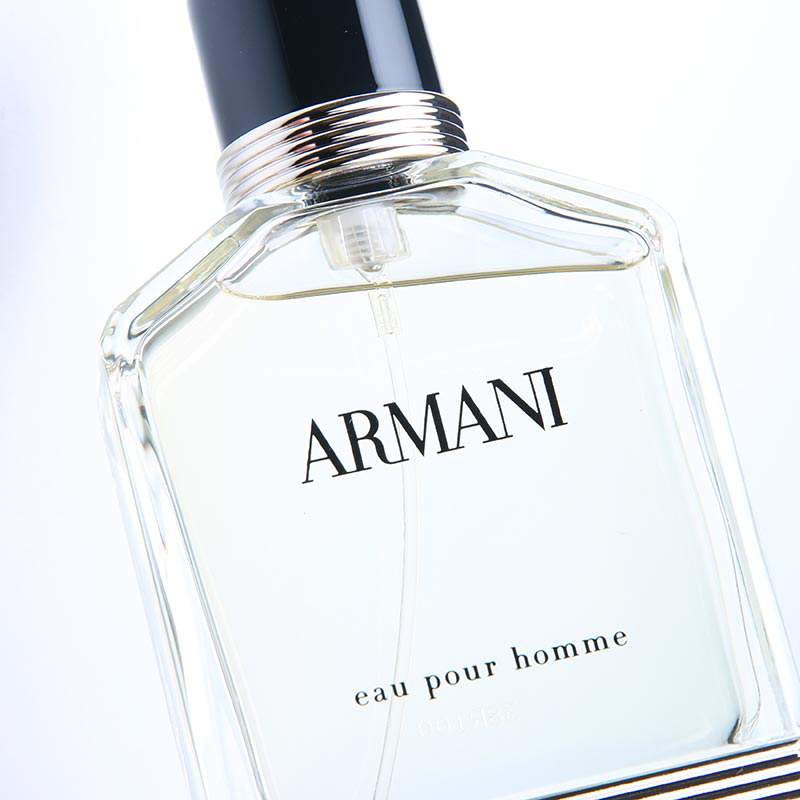 Giorgio Armani Eau Pour Homme EDT 100ml กลิ่นหอมคลาสสิค ด้วยแนวกลิ่นของพืชตระกูลซิตรัสหลากหลายชนิด ของชายหนุ่มที่มีบุคลิกดี เท่และสง่า เรียบง่ายแต่ไม่ทิ้งความหรูหรา