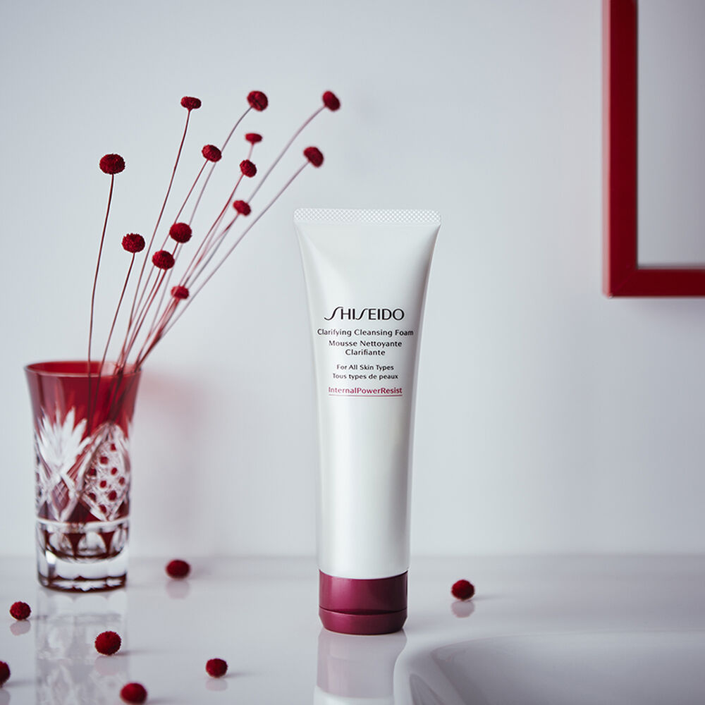 Shiseido Clarifying Cleansing Foam For All Skin Types 