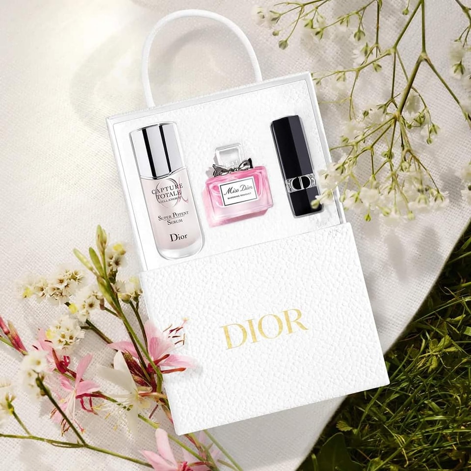Discovery Set 3Pcs : Selection of 3 Skincare, Fragrance and Makeup Miniatures,Dior Discovery Set 3Pcs  - Capture Totale Le Serum 10ml - Miss Dior Blooming Bouquet 5ml - Dior Rouge Couture Color Lipstick 1.5 g. #999