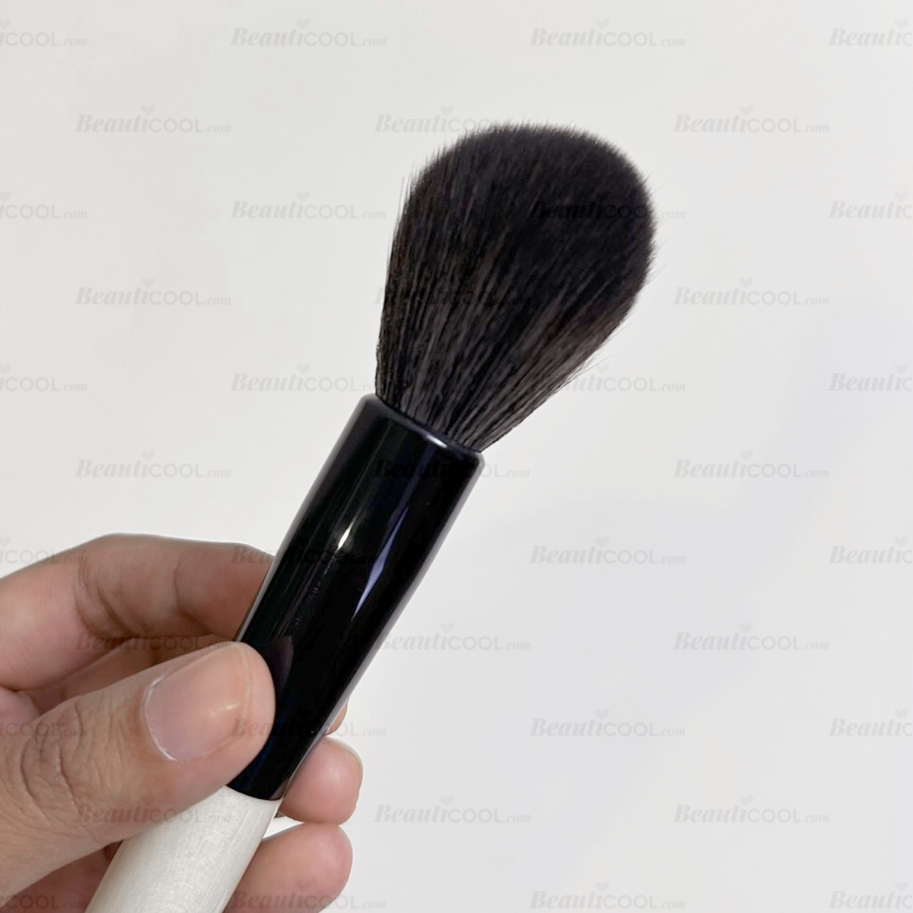 BOBBI BROWN Powder Brush แปรงเซ็ตแป้ง ขนนุ่ม ผิวเรียบเนียน ไม่บาดผิว