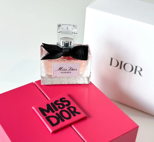 Dior Miss Dior Essence in Hot Pink Graffiti Gift Box