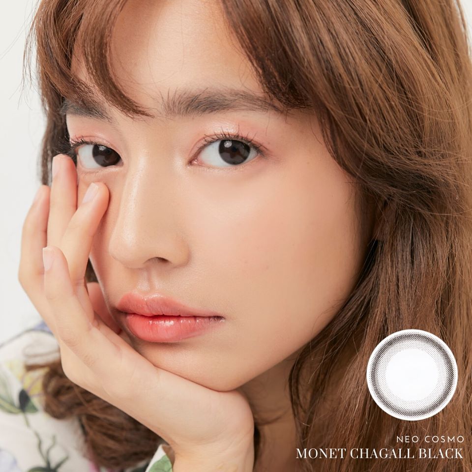 Neo Cosmo Monet Chagall Black Dia14.2 คอนแทคเลนส์สีดำขนาดเท่าตาดำปกติ เพิ่มความคมชัดให้ขอบตา เสริมดวงตาของคุณดูสวยโดดเด่น ให้ใบหน้าละมุนขึ้น